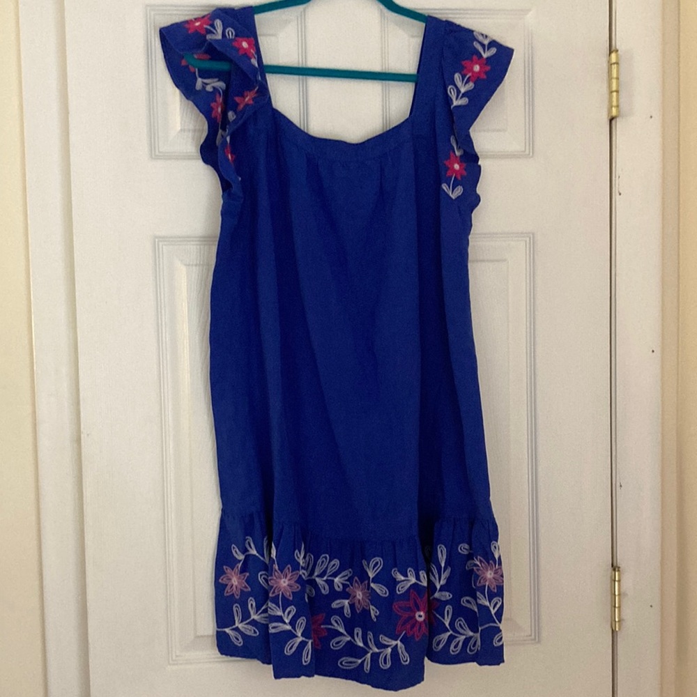 NWT! Floral Embroidered Swing Dress